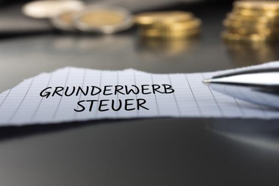 Grunderwerbsteuer: Zettel mit Notiz