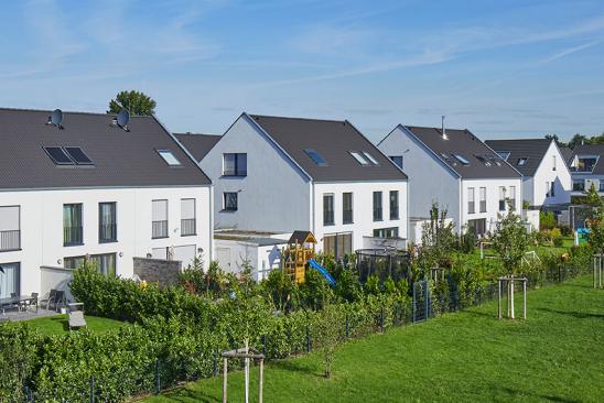 Ein Reihenhaus günstig bauen Moderne Reihenhaus-Siedlung