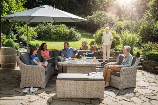 Sonnenschutz Terrasse Ampelschirm Terrassenszene