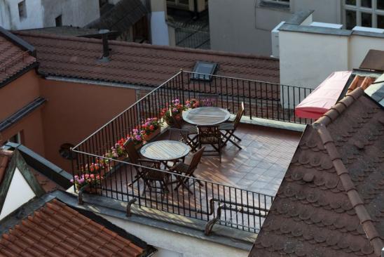 Dachterrasse mit Blumen