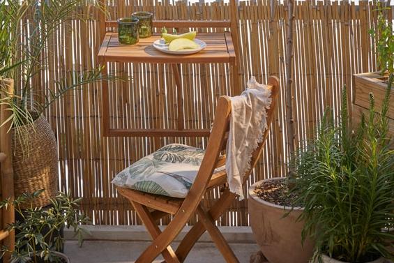 Dachterrasse: Sitzecke mit verkleidetem Balkongeländer